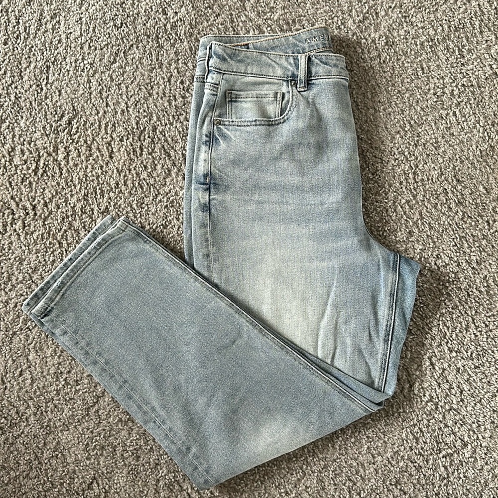 American Eagle Light Wash Mom Straight Jeans